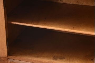 ヴィンテージ家具　イギリスビンテージ　オーク材のサイドキャビネット(戸棚・収納棚)