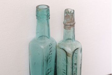 アンティーク雑貨　イギリスアンティーク　おしゃれな小瓶2つセット(ガラス瓶・ソースボトル)