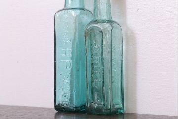 アンティーク雑貨　イギリスアンティーク　おしゃれな小瓶2つセット(ガラス瓶・ソースボトル)