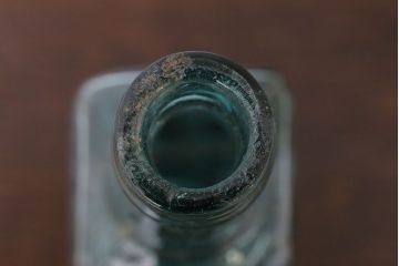 アンティーク雑貨　イギリスアンティーク　おしゃれな小瓶2つセット(ガラス瓶・ソースボトル)