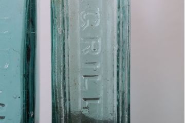 アンティーク雑貨　イギリスアンティーク　おしゃれな小瓶2つセット(ガラス瓶・ソースボトル)