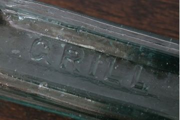 アンティーク雑貨　イギリスアンティーク　おしゃれな小瓶2つセット(ガラス瓶・ソースボトル)