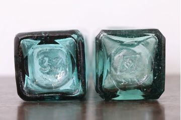 アンティーク雑貨　イギリスアンティーク　おしゃれな小瓶2つセット(ガラス瓶・ソースボトル)