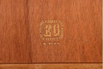 ヴィンテージ家具　北欧ビンテージ　G-PLAN　オーク材の珍しいセミサークルコーナーキャビネット