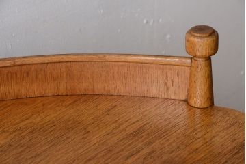 ヴィンテージ家具　北欧ビンテージ　G-PLAN　オーク材の珍しいセミサークルコーナーキャビネット