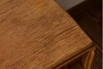 ヴィンテージ家具　北欧ビンテージ　G-PLAN　オーク材の珍しいセミサークルコーナーキャビネット