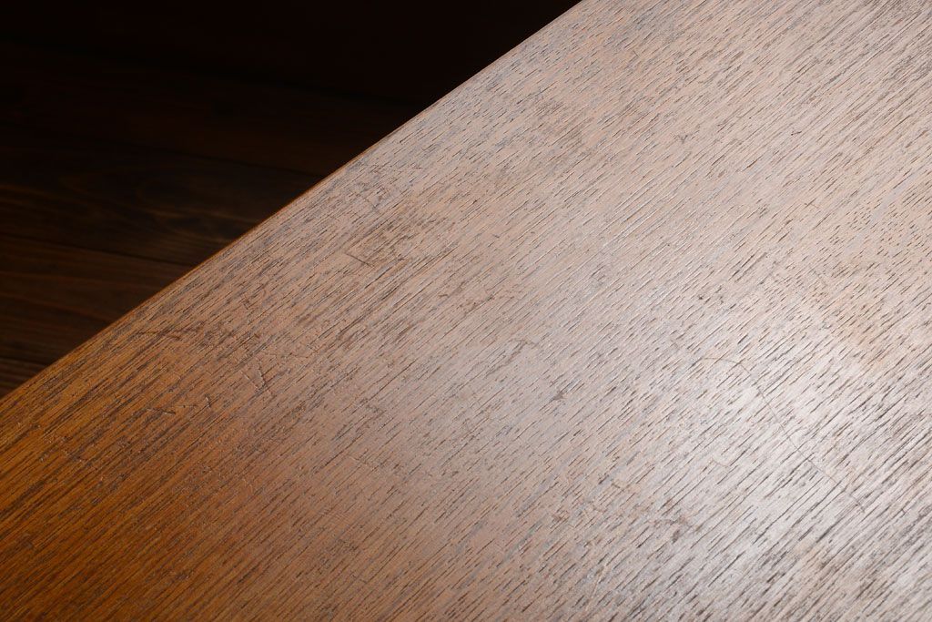 ヴィンテージ家具　北欧ビンテージ　G-PLAN　オーク材の珍しいセミサークルコーナーキャビネット