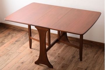 ヴィンテージ家具　北欧ビンテージ　G-PLAN　チーク材のエクステンションテーブル
