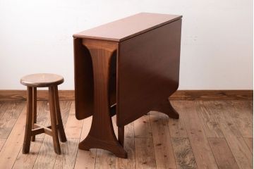 ヴィンテージ家具　北欧ビンテージ　G-PLAN　チーク材のエクステンションテーブル