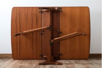 ヴィンテージ家具　北欧ビンテージ　G-PLAN　チーク材のエクステンションテーブル