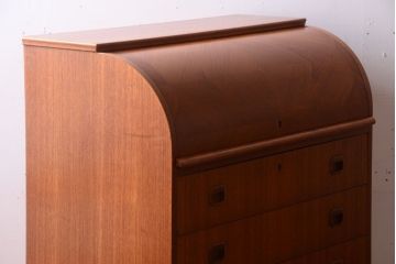 ヴィンテージ家具　北欧ビンテージ　高級品　珍しいチーク材製シリンダートップデスク