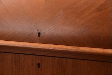 ヴィンテージ家具　北欧ビンテージ　高級品　珍しいチーク材製シリンダートップデスク
