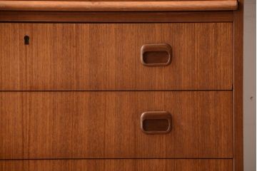 ヴィンテージ家具　北欧ビンテージ　高級品　珍しいチーク材製シリンダートップデスク