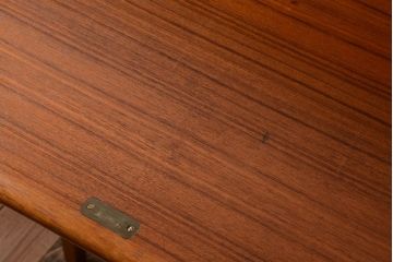 ヴィンテージ家具　北欧ビンテージ　高級品　珍しいチーク材製シリンダートップデスク