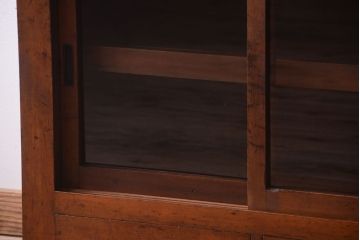 レトロ家具　和製アンティーク　古い木のレトロな重ね戸棚(収納棚)