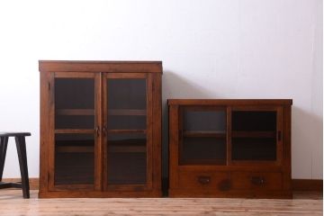 レトロ家具　和製アンティーク　古い木のレトロな重ね戸棚(収納棚)
