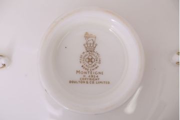 イギリスビンテージ　 ROYAL DOULTON(ロイヤルドルトン)　monteigne　スープカップトリオ4客セット(洋食器)