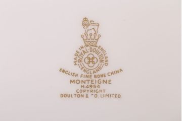 イギリスビンテージ　 ROYAL DOULTON(ロイヤルドルトン)　monteigne　スープカップトリオ3客セット(洋食器)