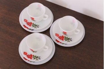 イギリスビンテージ　JAJ　パイレックス　June Rose(ジューン ローズ)シリーズ　ミルクガラスのカップ&ソーサー&プレート(トリオ)3客セット(洋食器)(2)