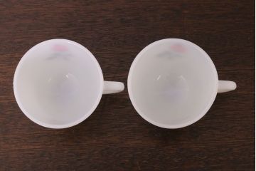 イギリスビンテージ　JAJ　パイレックス　June Rose(ジューン ローズ)シリーズ　ミルクガラスのカップ&ソーサー2客セット(洋食器)