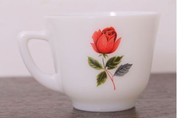 イギリスビンテージ　JAJ　パイレックス　June Rose(ジューン ローズ)シリーズ　ミルクガラスのカップ&ソーサー2客セット(洋食器)