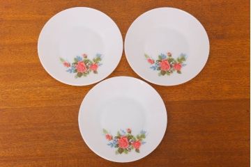 アンティーク雑貨　イギリスビンテージ　JAJ　パイレックス　Cottage Rose(コテージ ローズ)シリーズ　ミルクガラスのプレート3枚セット(洋食器)