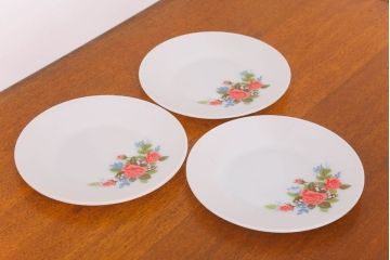 アンティーク雑貨　イギリスビンテージ　JAJ　パイレックス　Cottage Rose(コテージ ローズ)シリーズ　ミルクガラスのプレート3枚セット(洋食器)