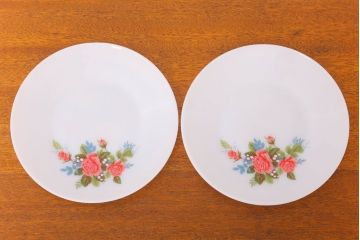アンティーク雑貨　イギリスビンテージ　JAJ　パイレックス　Cottage Rose(コテージ ローズ)シリーズ　ミルクガラスのプレート2枚セット(洋食器)
