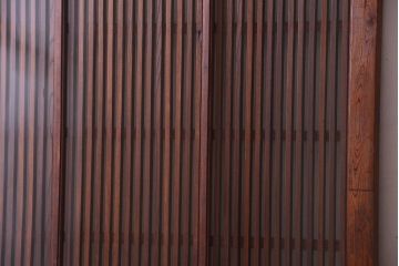 古民具・骨董　総欅　裏ガラス入りのアンティーク格子蔵戸(玄関戸)