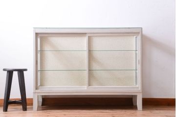 アンティーク家具　ペイント　脚付きのアンティークガラスケース(ショーケース)