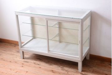 アンティーク家具　ペイント　脚付きのアンティークガラスケース(ショーケース)