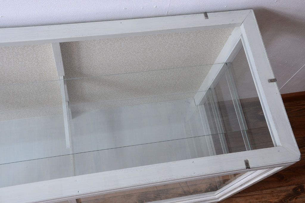 アンティーク家具　ペイント　脚付きのアンティークガラスケース(ショーケース)