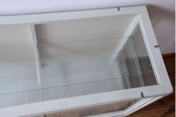 アンティーク家具　ペイント　脚付きのアンティークガラスケース(ショーケース)