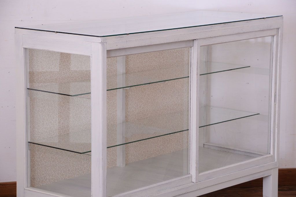 アンティーク家具　ペイント　脚付きのアンティークガラスケース(ショーケース)