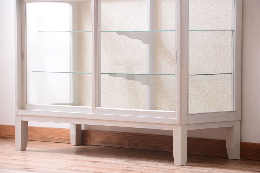 アンティーク家具　ペイント　脚付きのアンティークガラスケース(ショーケース)