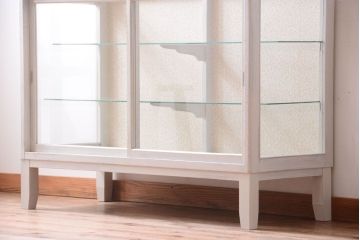 アンティーク家具　ペイント　脚付きのアンティークガラスケース(ショーケース)