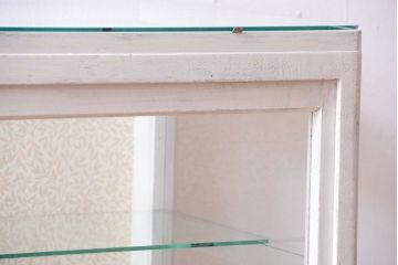アンティーク家具　ペイント　脚付きのアンティークガラスケース(ショーケース)