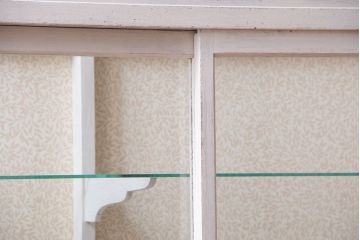 アンティーク家具　ペイント　脚付きのアンティークガラスケース(ショーケース)