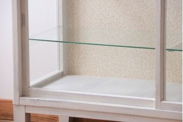 アンティーク家具　ペイント　脚付きのアンティークガラスケース(ショーケース)