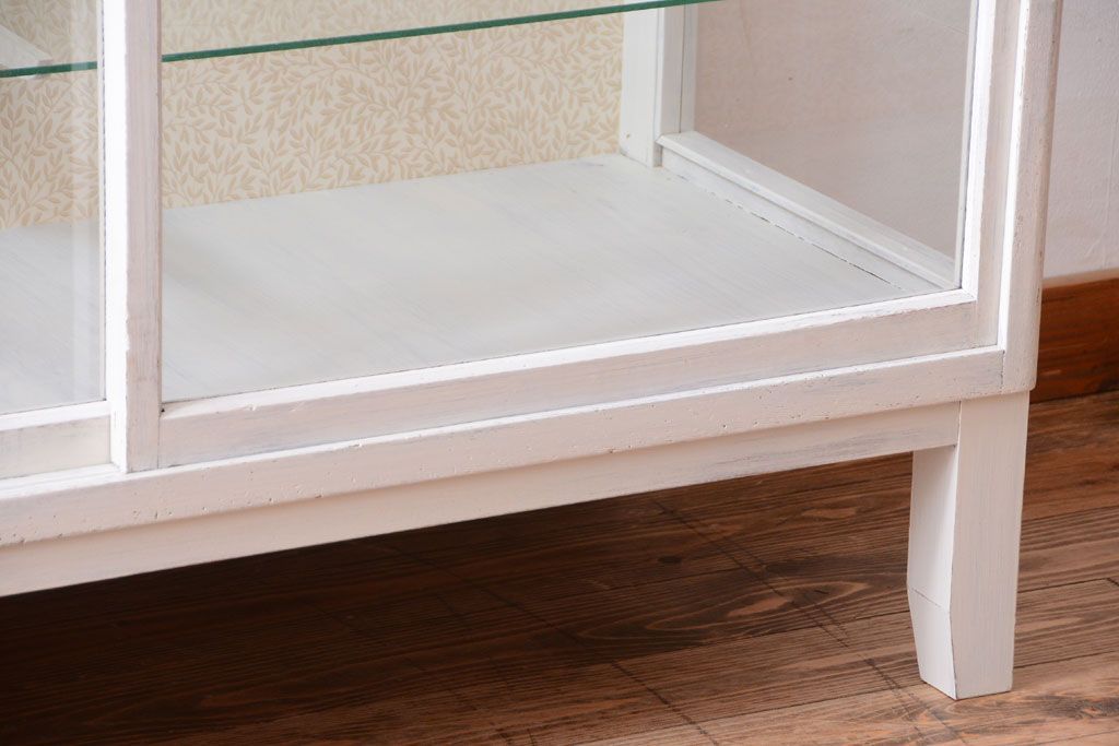 アンティーク家具　ペイント　脚付きのアンティークガラスケース(ショーケース)