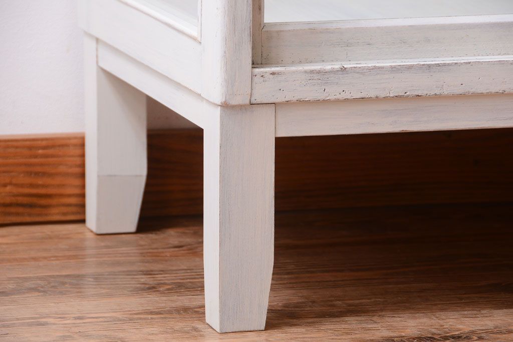 アンティーク家具　ペイント　脚付きのアンティークガラスケース(ショーケース)