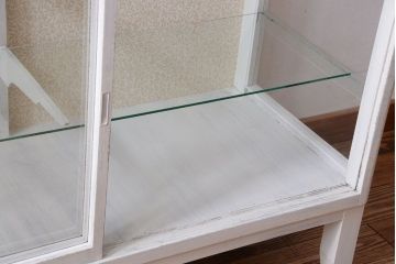 アンティーク家具　ペイント　脚付きのアンティークガラスケース(ショーケース)