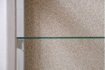 アンティーク家具　ペイント　脚付きのアンティークガラスケース(ショーケース)