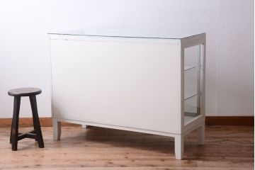 アンティーク家具　ペイント　脚付きのアンティークガラスケース(ショーケース)