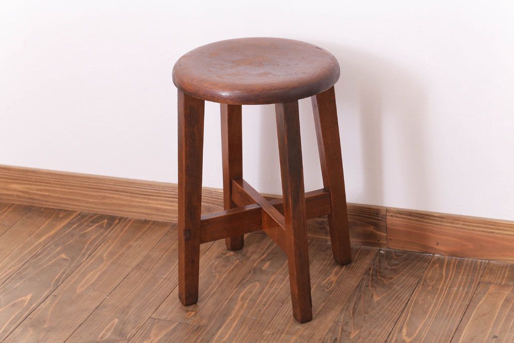 レトロ家具　アンティーク　レトロな古い木の丸スツール