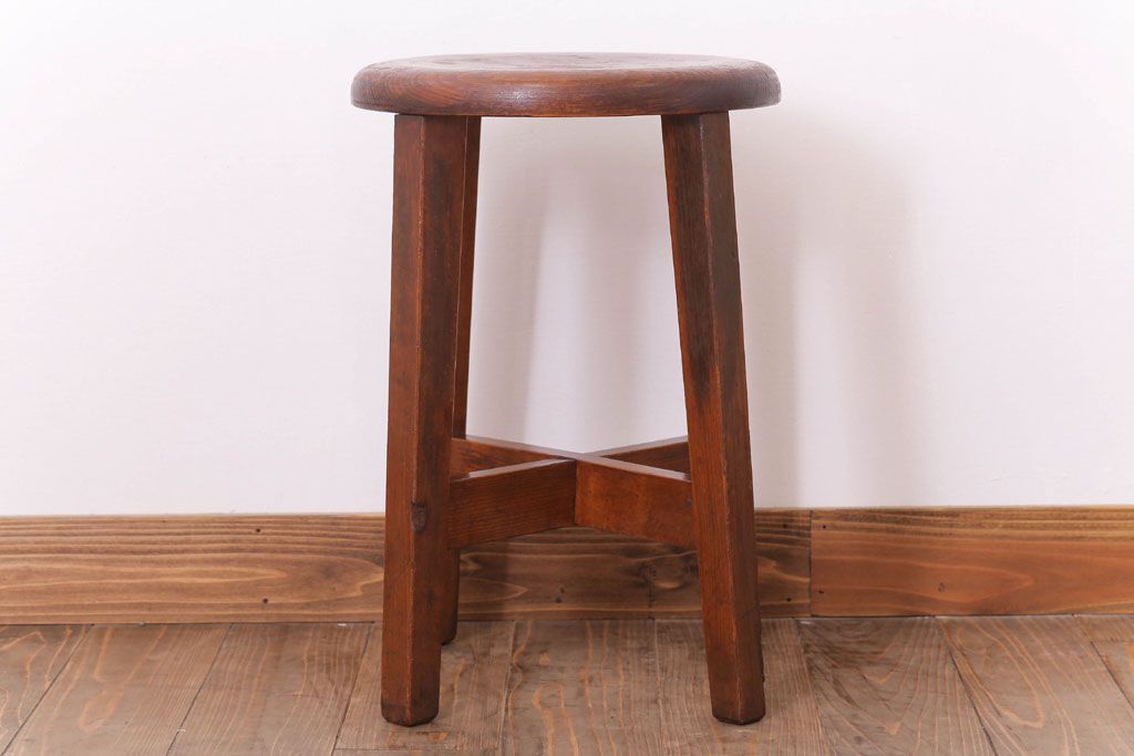 レトロ家具　アンティーク　レトロな古い木の丸スツール