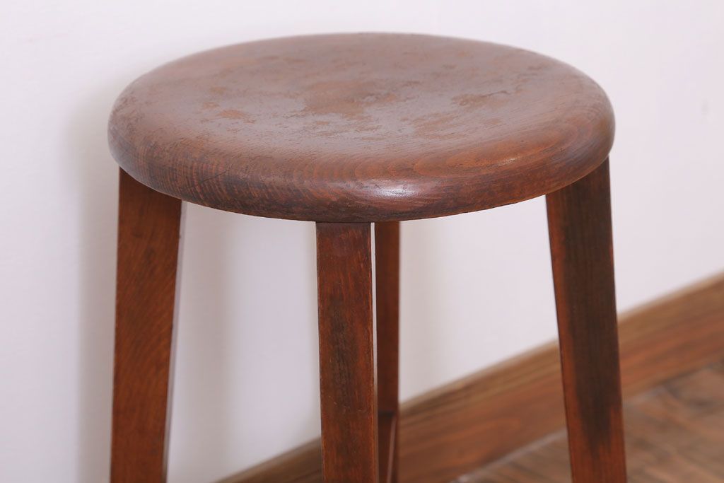 レトロ家具　アンティーク　レトロな古い木の丸スツール