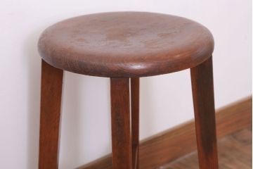レトロ家具　アンティーク　レトロな古い木の丸スツール