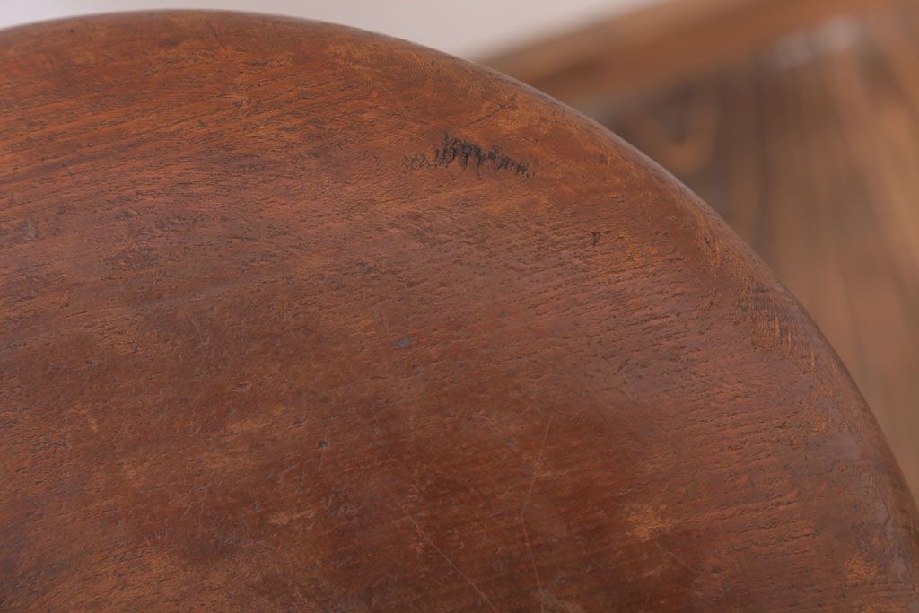 レトロ家具　アンティーク　レトロな古い木の丸スツール