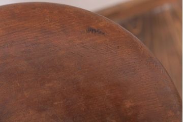 レトロ家具　アンティーク　レトロな古い木の丸スツール